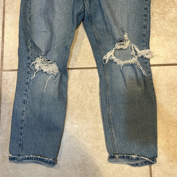 Abercrombie and Fitch Curve Love High Rise Mom Jeans Destroyed 6S - Picture 5 of 6